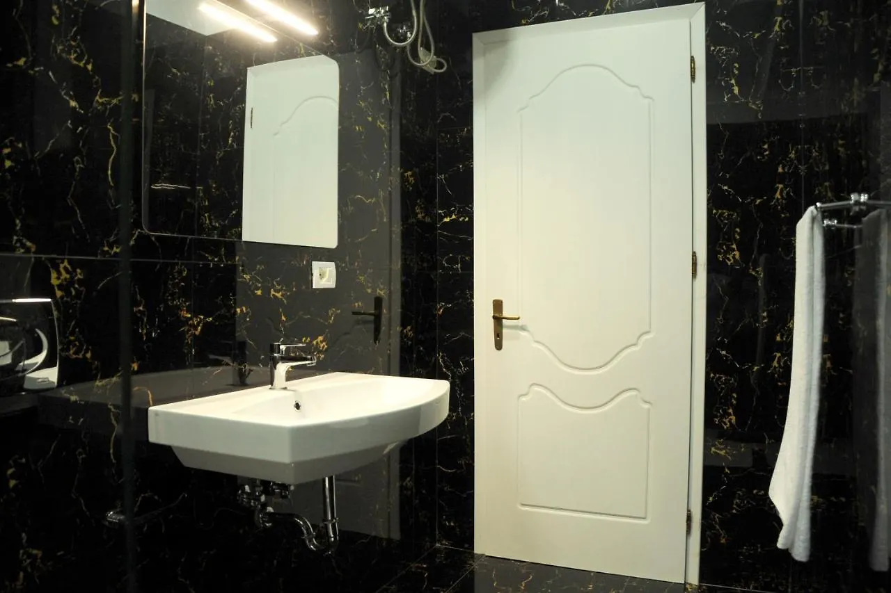 Comfortable Apartment Ar Wilson Square/ Self Check In Tirana